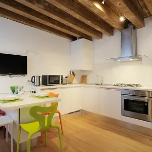 Apartment The Lion's House Apt1, Venice